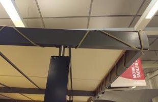  Attache de la toile de pergola par oeillets et sandow